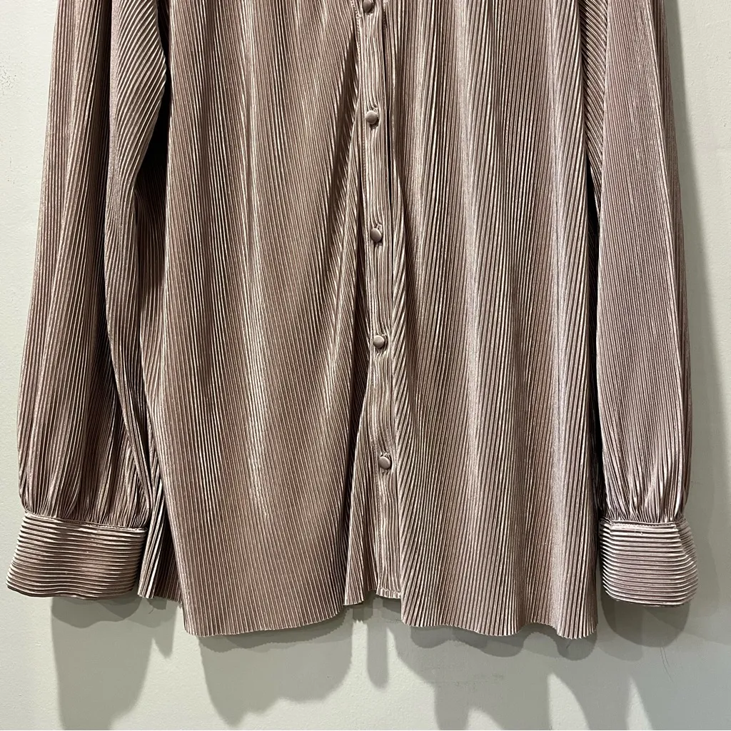 RO & DE ANTHROPOLOGIE Taupe PLEATED RIBBED BLOUSE BUTTON DOWN COLLARED TOP SZ L - Image 4
