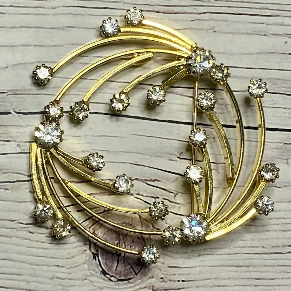 Vintage Gold Tone Bird’s Nest Swirl Brooch with Clear Rhinestones - Image 2