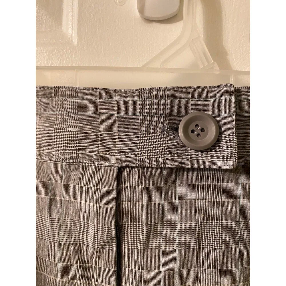 Xhilaration Women's Plus sized Gray Plaid Capri size 15 - Image 4