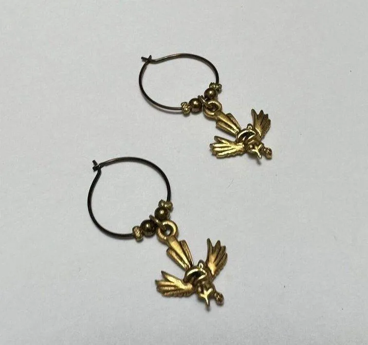 Signed Disney Pierced Dangle Drop Bird Charm Costume Earrings Black / Gold Tone - Image 3