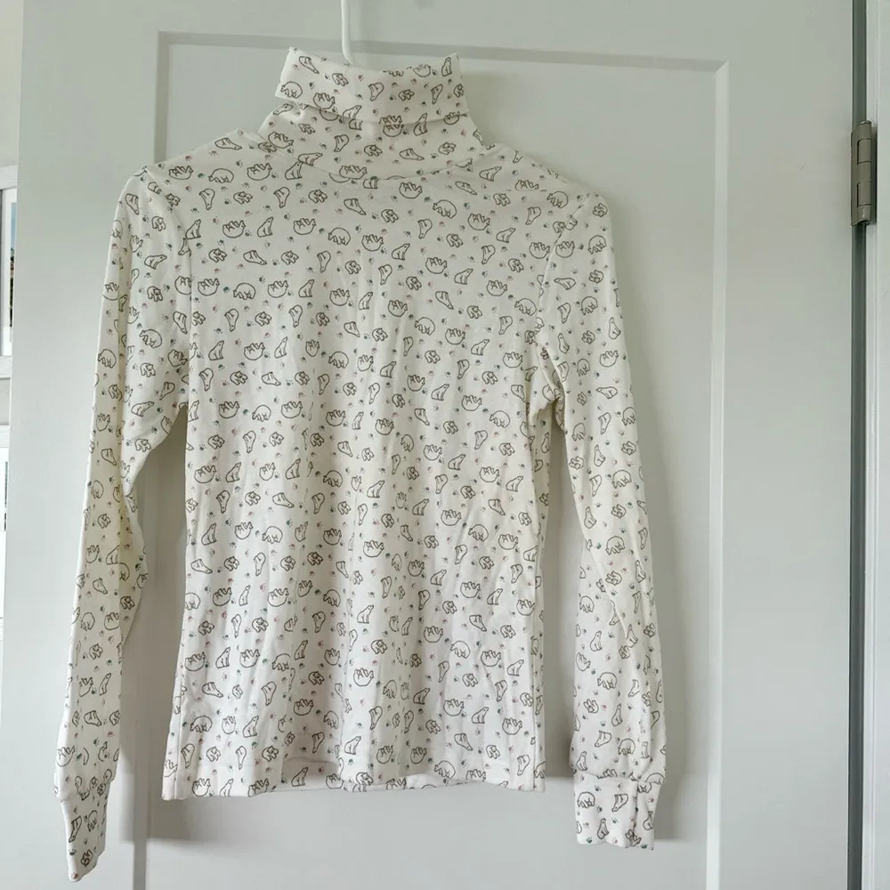Skyr Sportswear Vintage White Turtleneck with Polar Bear Print - Image 6