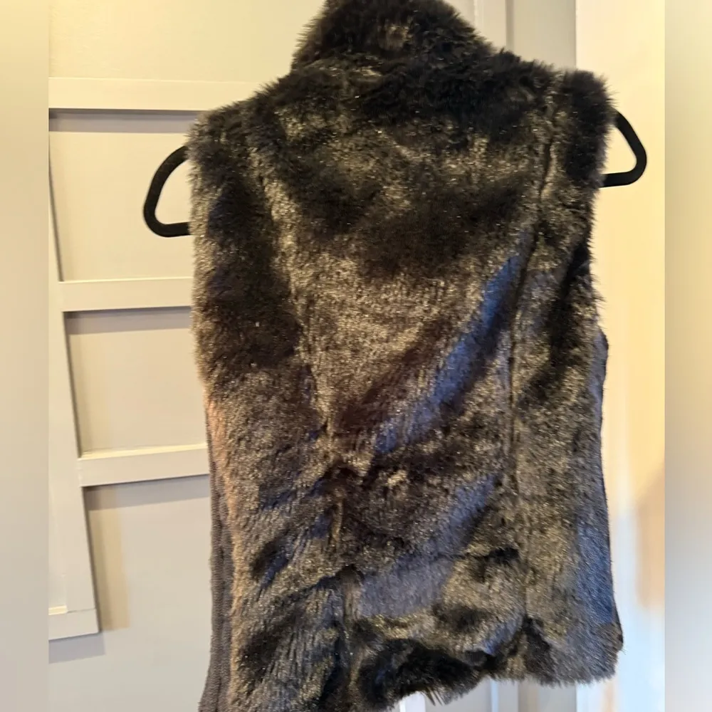 Ci Sono by Cavalini Faux Fur Mock Neck Vest Black Very Comfortable Size Medium - Image 2