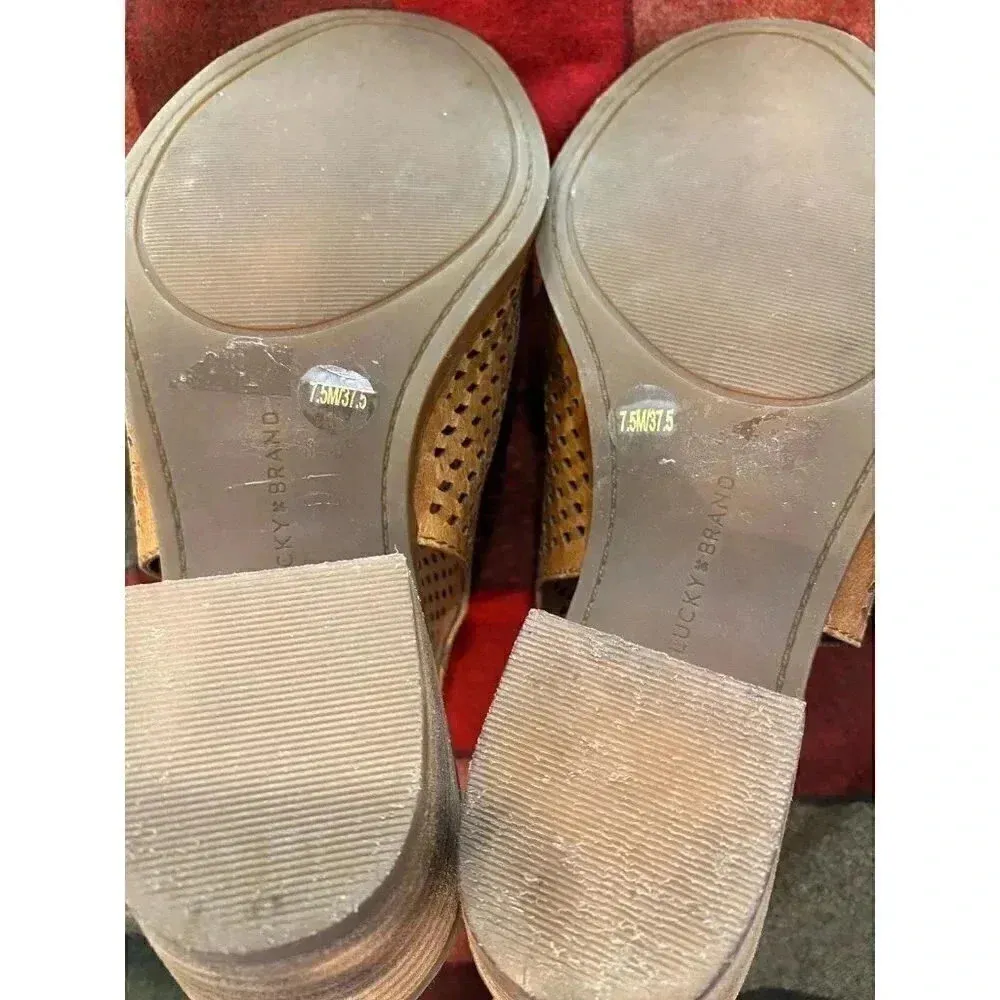 Lucky Brand 7 1/2 heels brown - Image 4