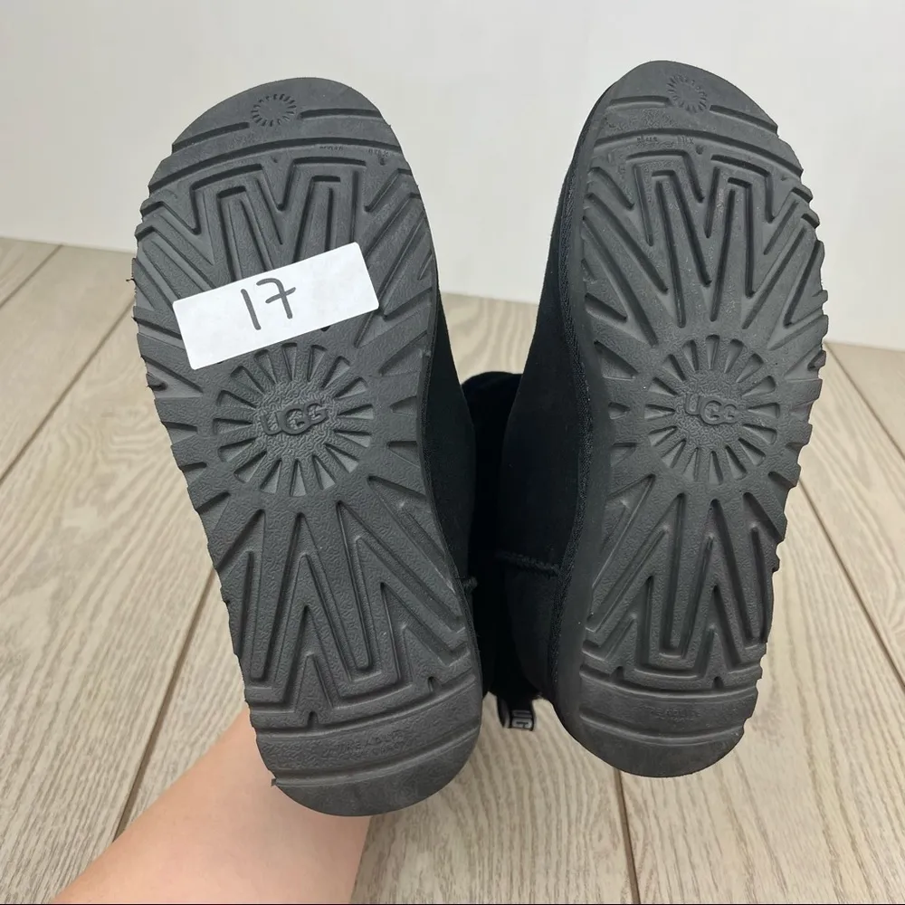 UGG Women's Fluff Mini Quilted Boots US6/EUR37 Black w/ White Logo Heel $160 - Image 10