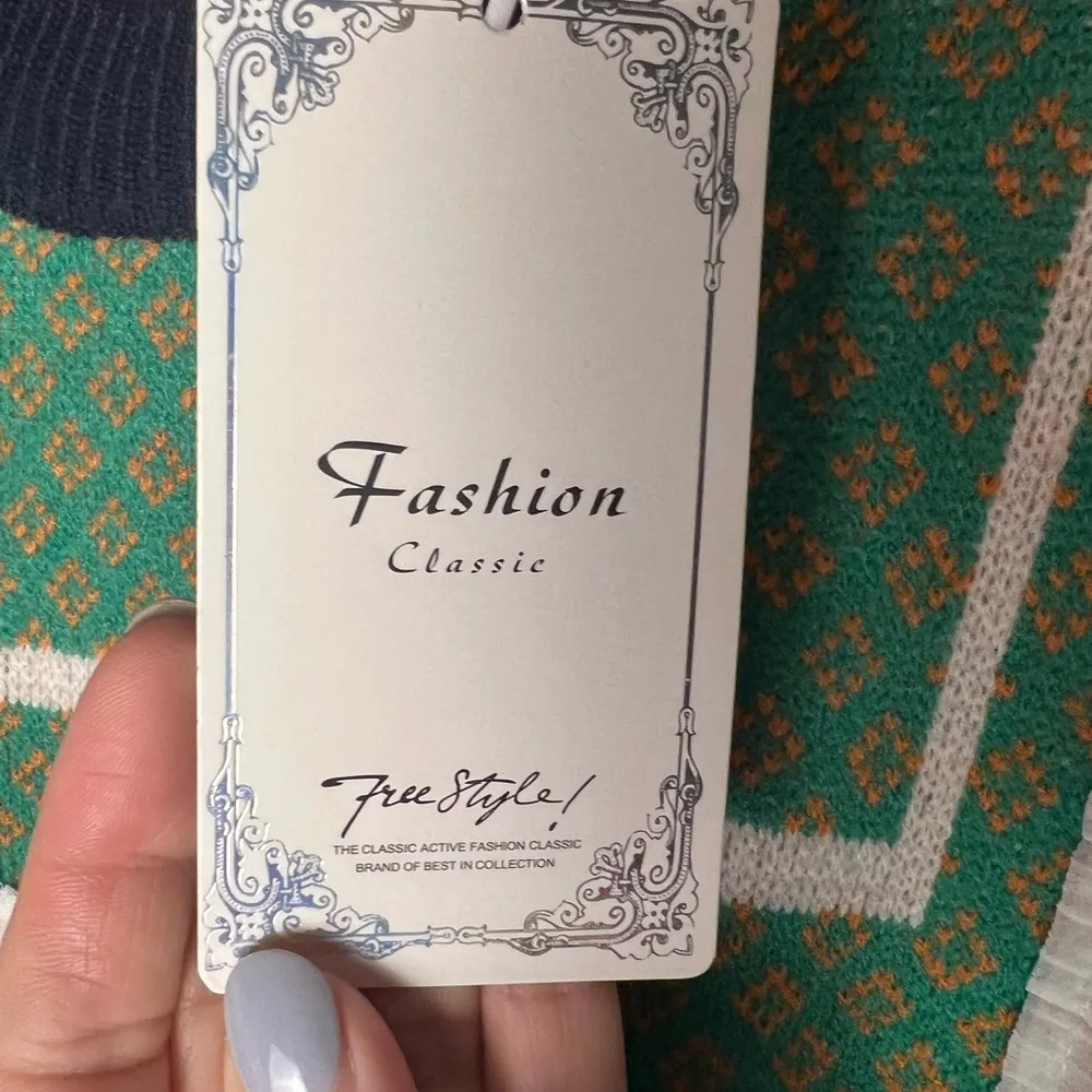 Green and Blue Crew Neck Sweater with Geometric Pattern Size undefined - Image 3