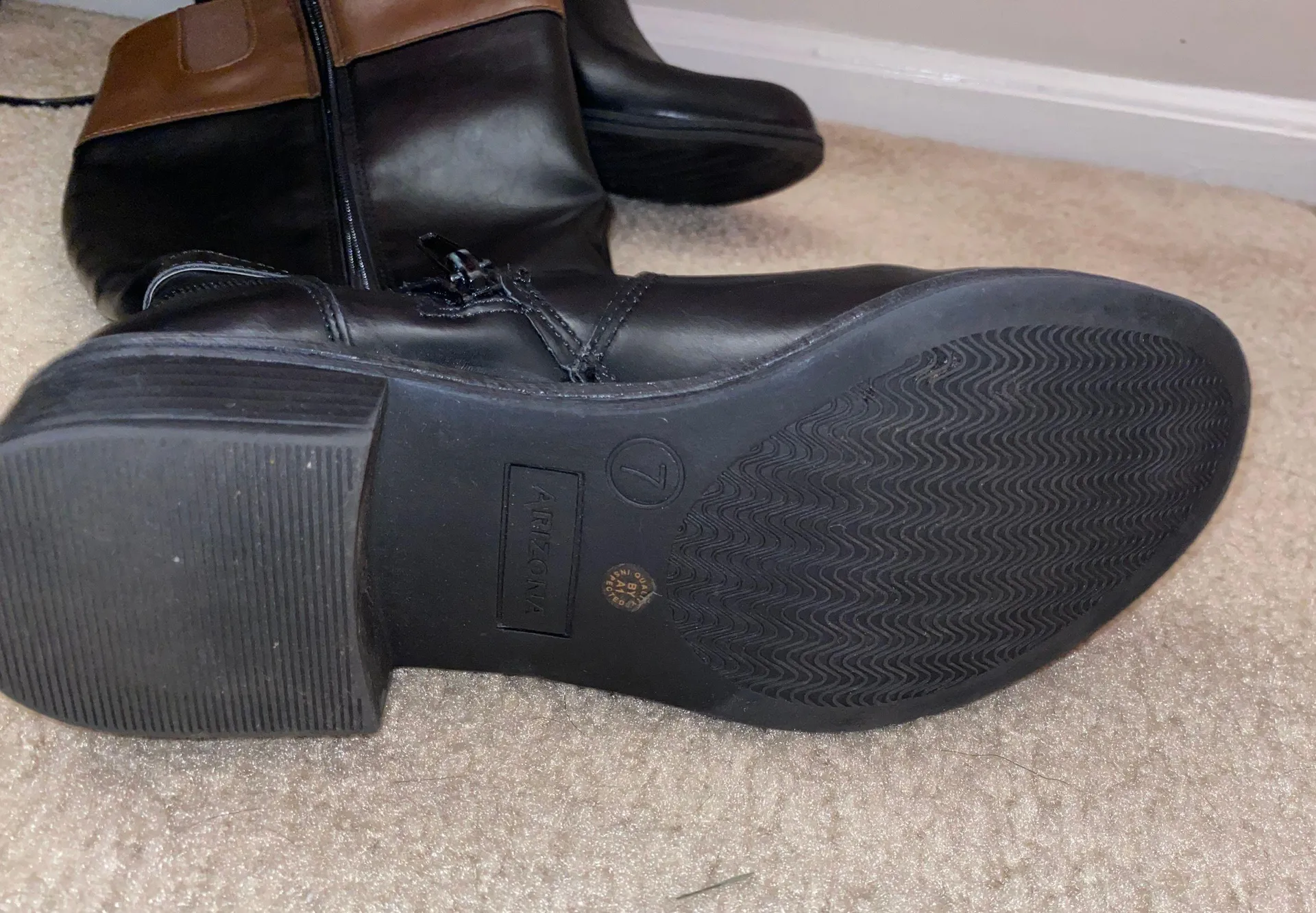 Womens Boots Size 7 - Image 3