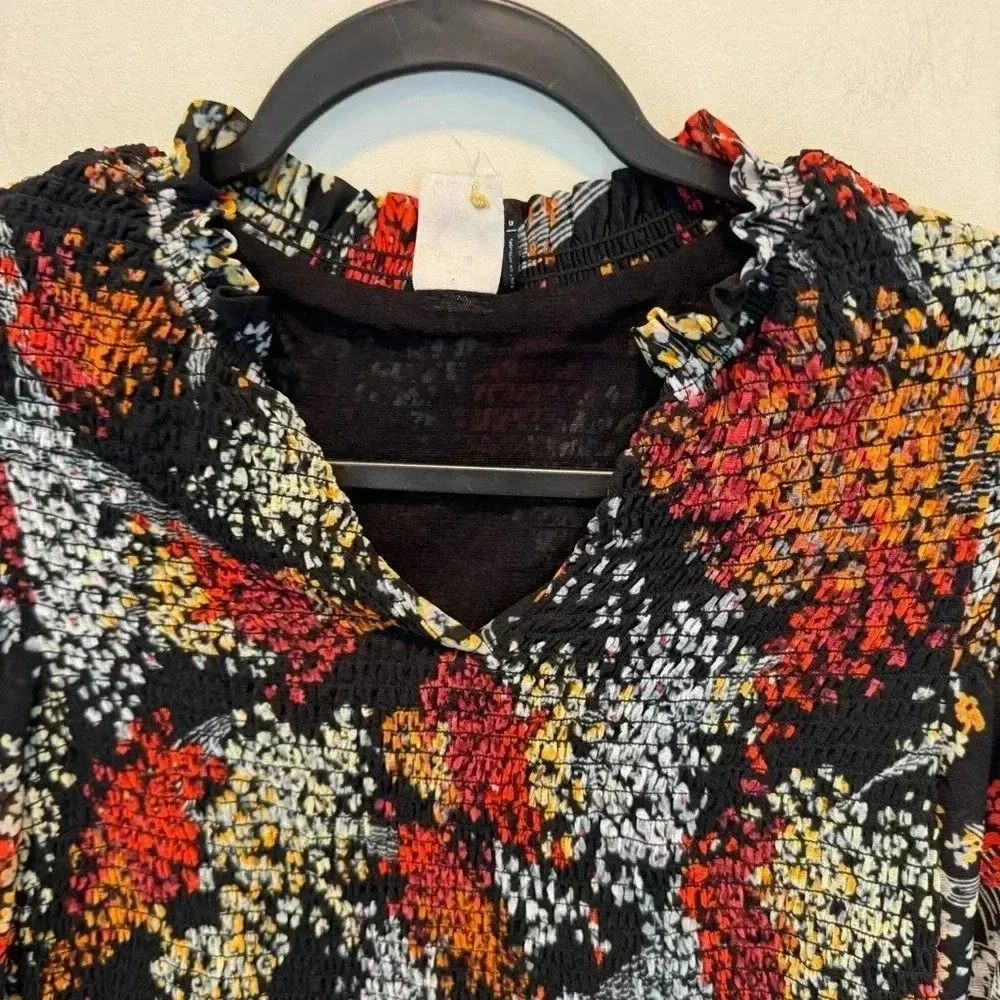 Anthropologie Akemi + Kin Adria Smocked top Floral Blouse sise XS - Image 6