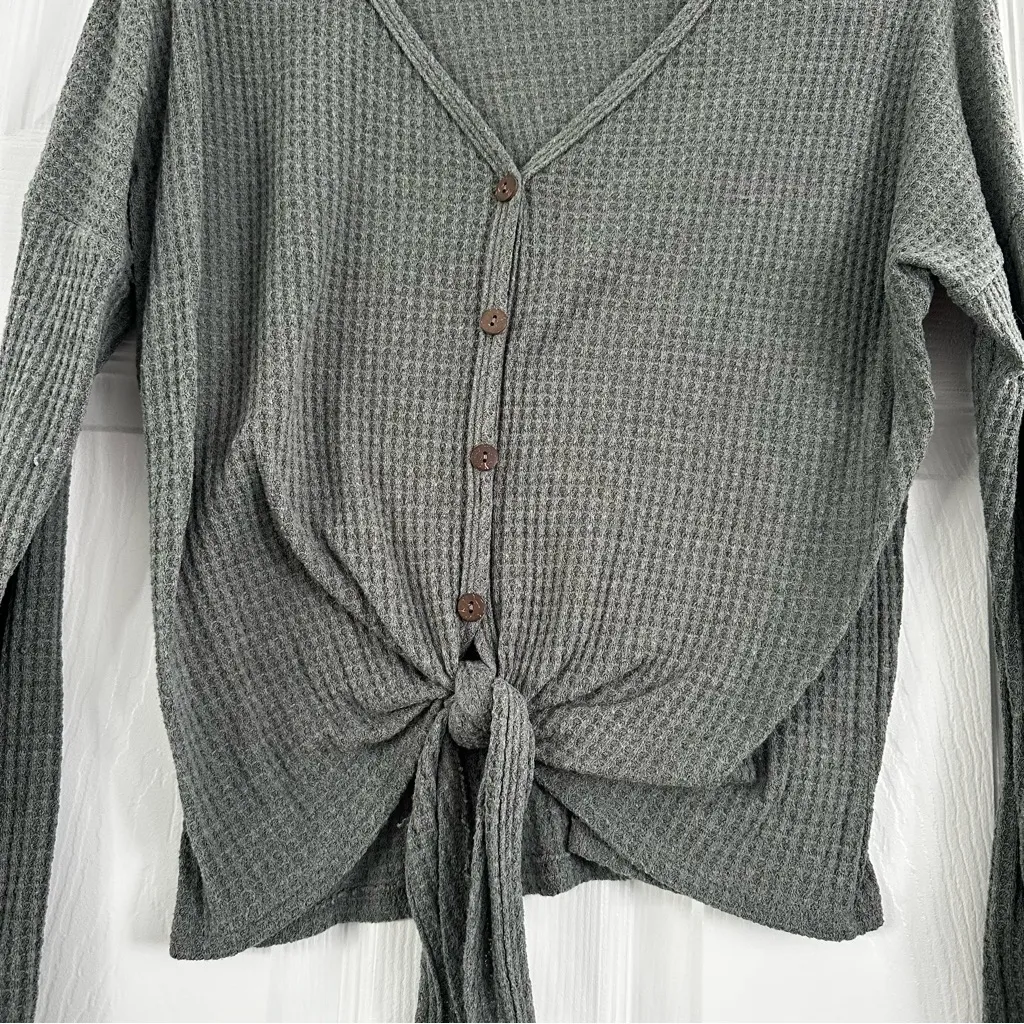 Lazy Sundays Gray Textured Knit Sweater Medium - Image 2