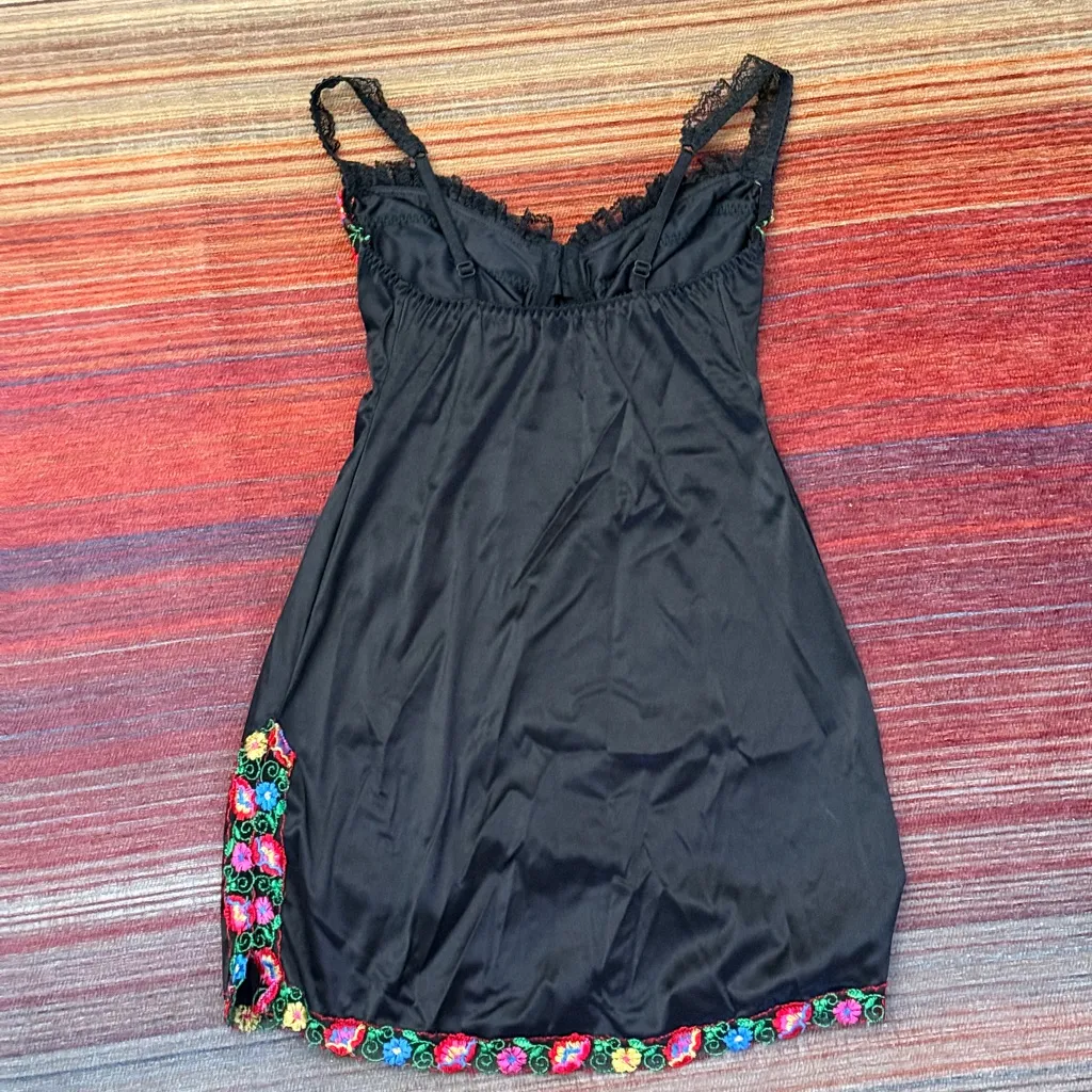 Vintage Victorias secret black embroidered floral and lace slip - Image 4
