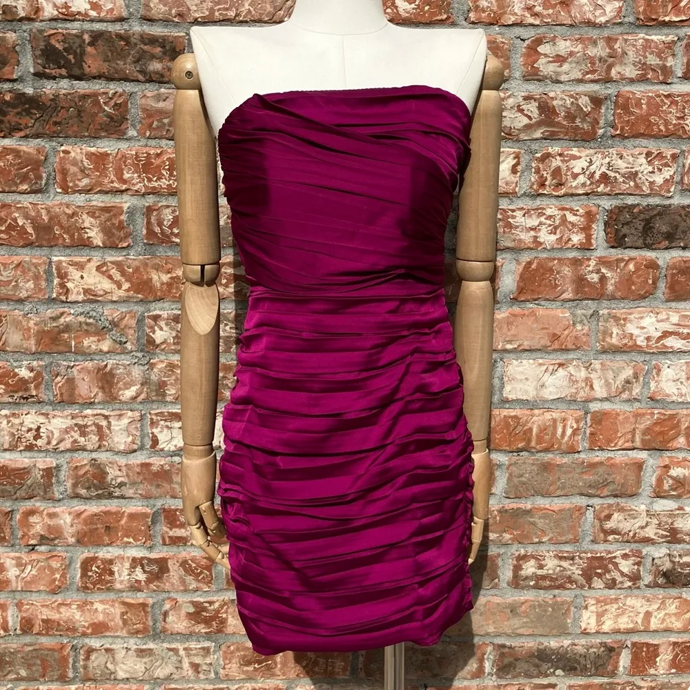 Express burgundy ruched strapless satin dress / 0 / Excellent condition - Image 3