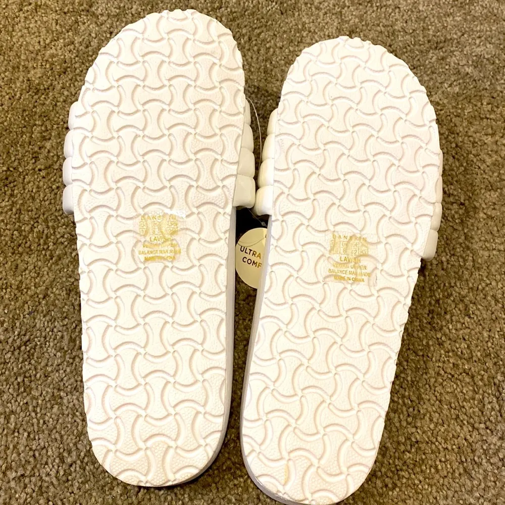 Danskin || Leisure white slides NWT.  Super comfy! - Image 4