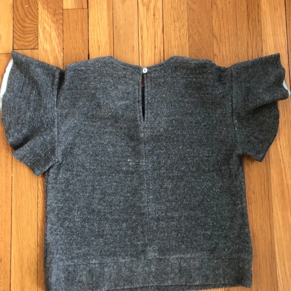 $169 McGuire Bella Tee Gray Ruffled Sleeves S - Image 7