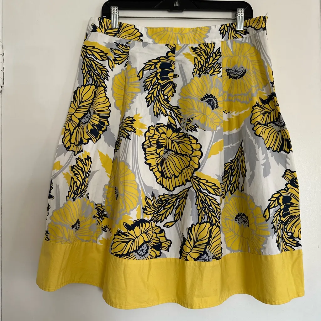 EUC George Sz: 12a Yellow Navy Blue Gray Floral Tropical Lightweight Midi Skirt. Size undefined - Image 2