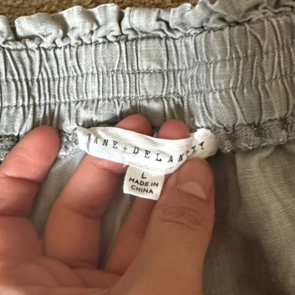 Jane + Delancey Grey Lightweight Elastic Waist Shorts Size L - Image 2