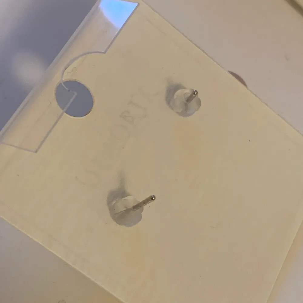 New Faux Pearl Rhinestone Bee stud earrings - Image 8