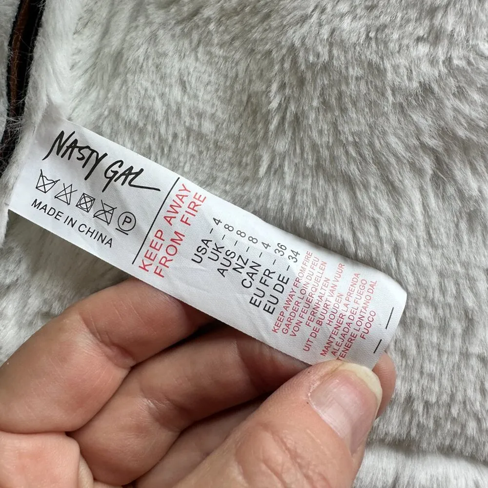 NASTY GAL Faux Leather & Faux Fur Cropped Jacket with Pockets Size 4 / Small - Image 11