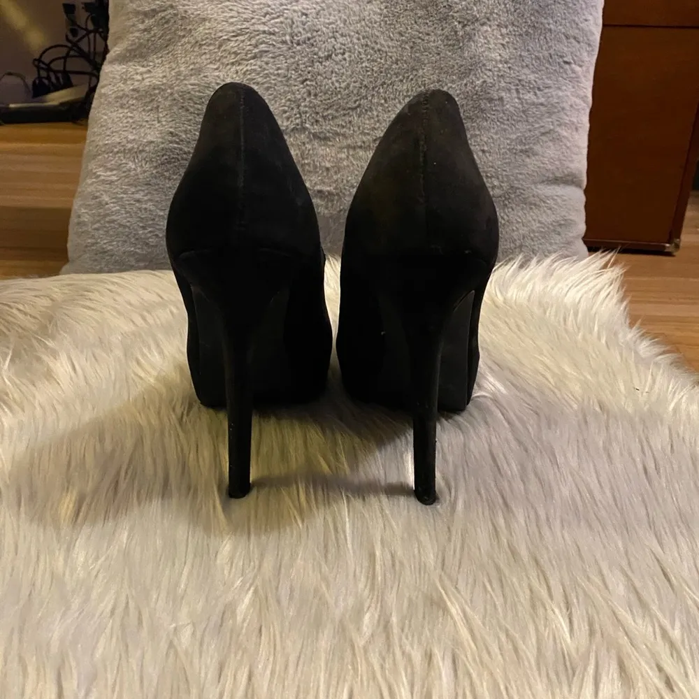 Penny Loves Kenny Black Suede with Beaded Top Accent Heels - Size 9 - Image 9