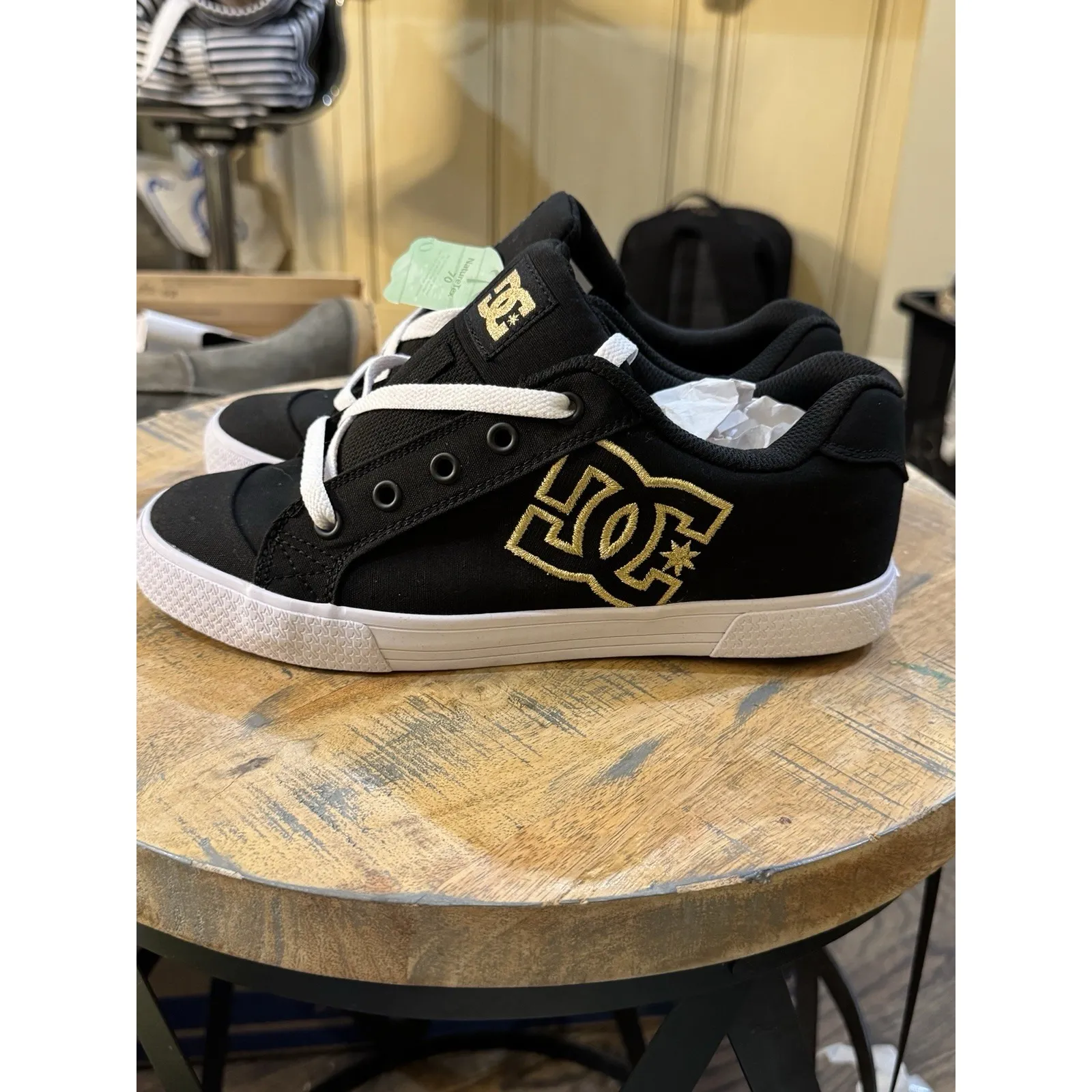 DC Women's Chelsea TX vulcanized skate shoes Size 9.5 Black Gold - Image 3