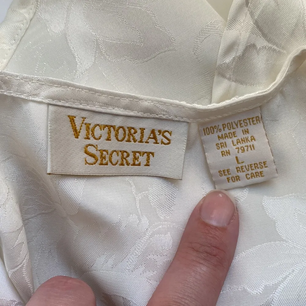 Vintage 80s Victoria’s Secret gold label bridal white sleep shirt, size large - Image 5