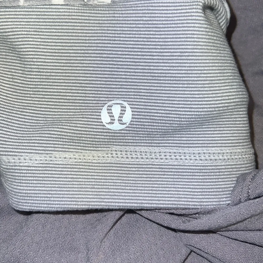 Lululemon No Limits Athletic‎ Tank Gray/Gray Stripes Size 4 - Image 7