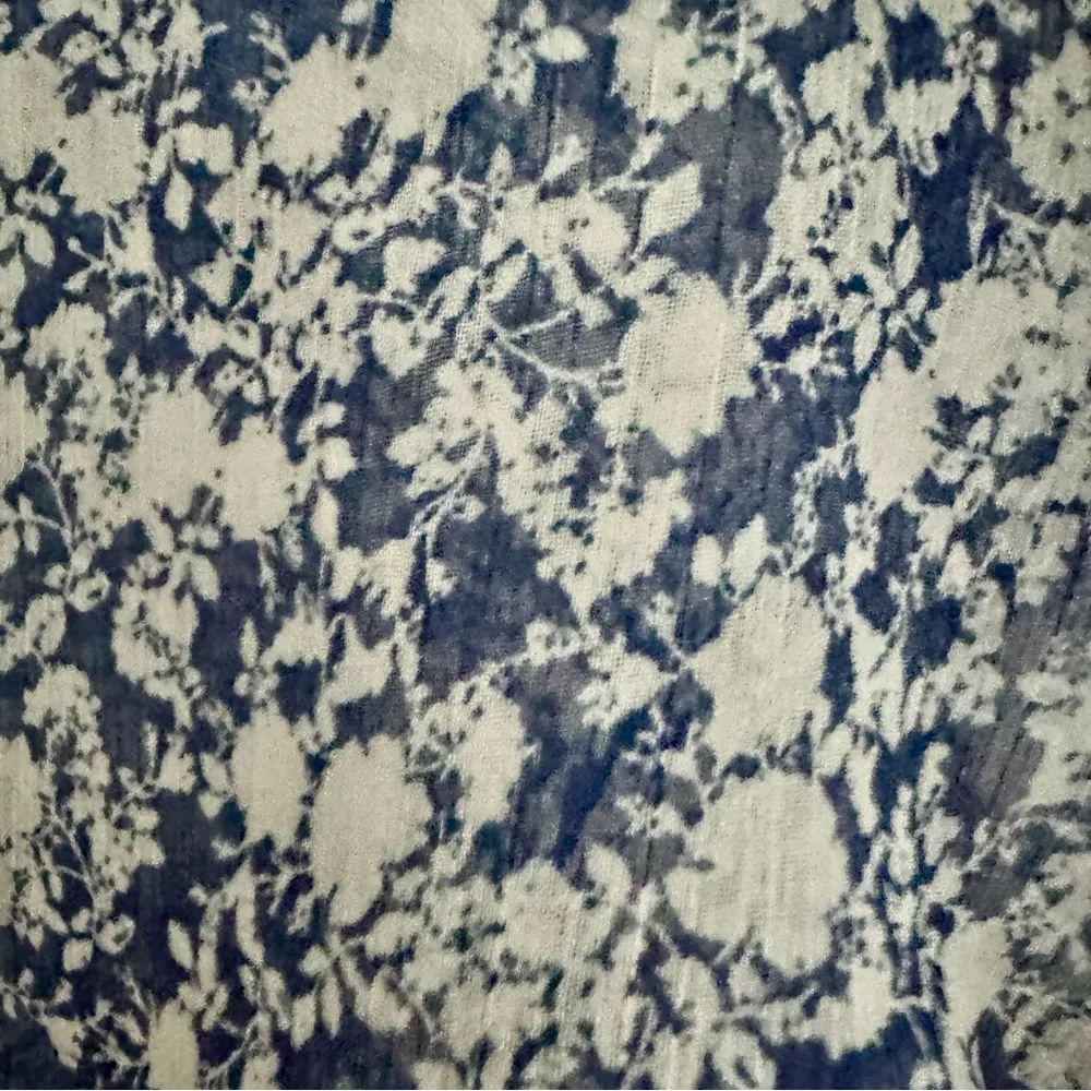 Zara sheer blue white ditzy floral button-down blouse size S - Image 6