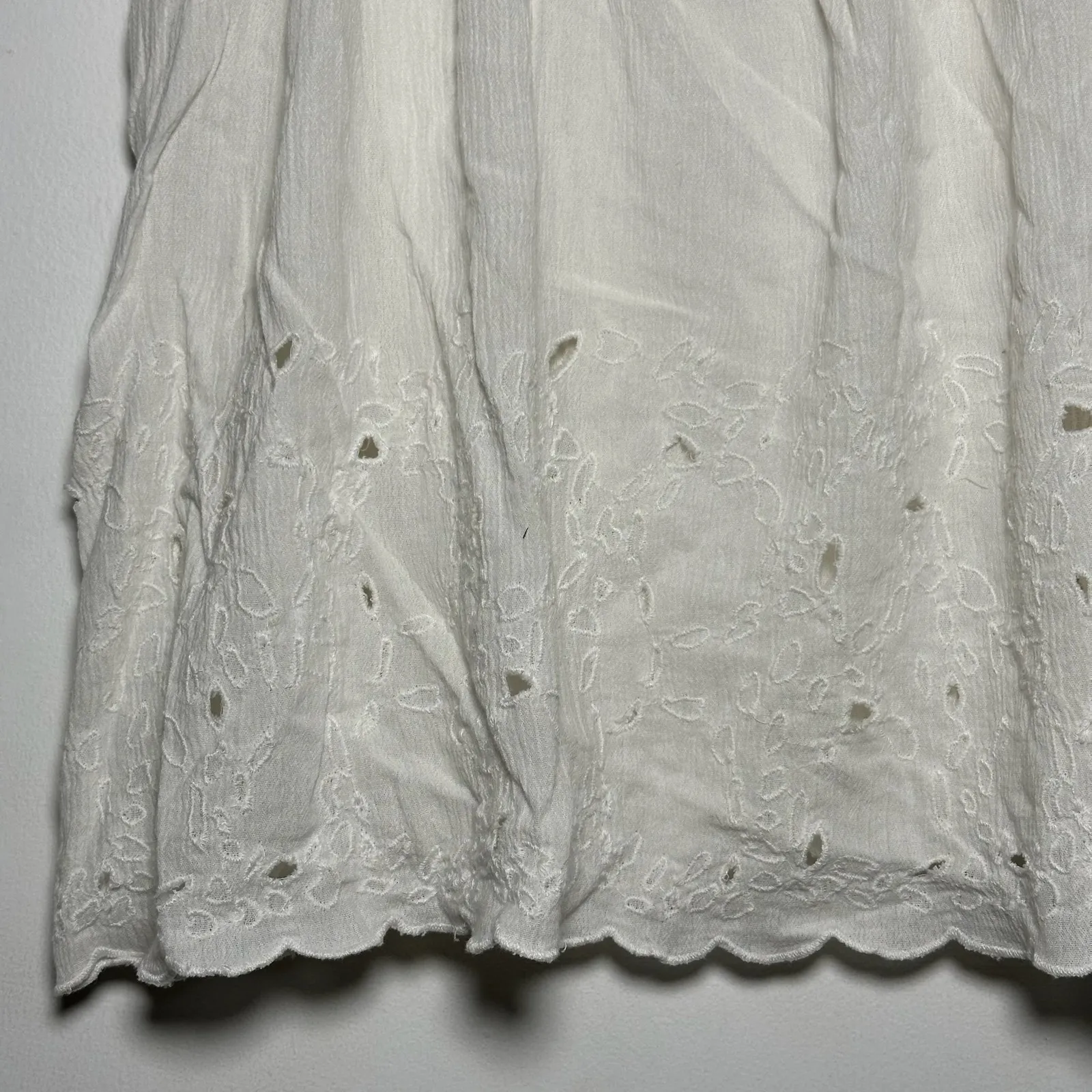 Treasure and Bond White Eyelet Lace Boho Tank Top Women's Size Medium - Image 7