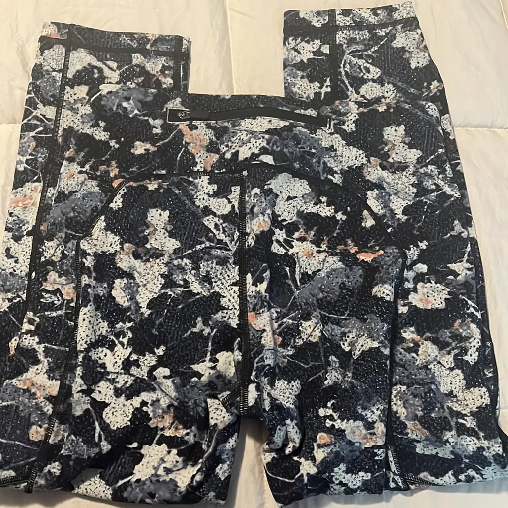 Lululemon floral print crop leggings - Image 2