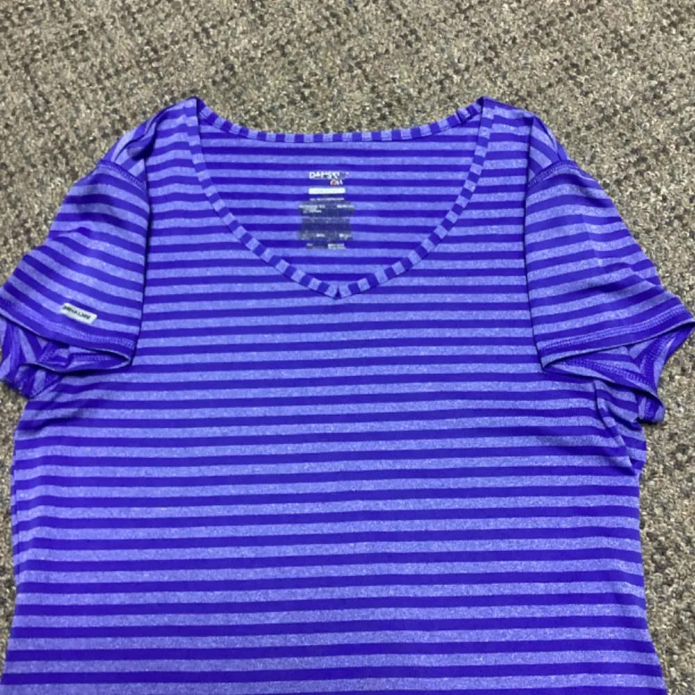 Danskin Now Athletic Semi Fitted V - Image 3