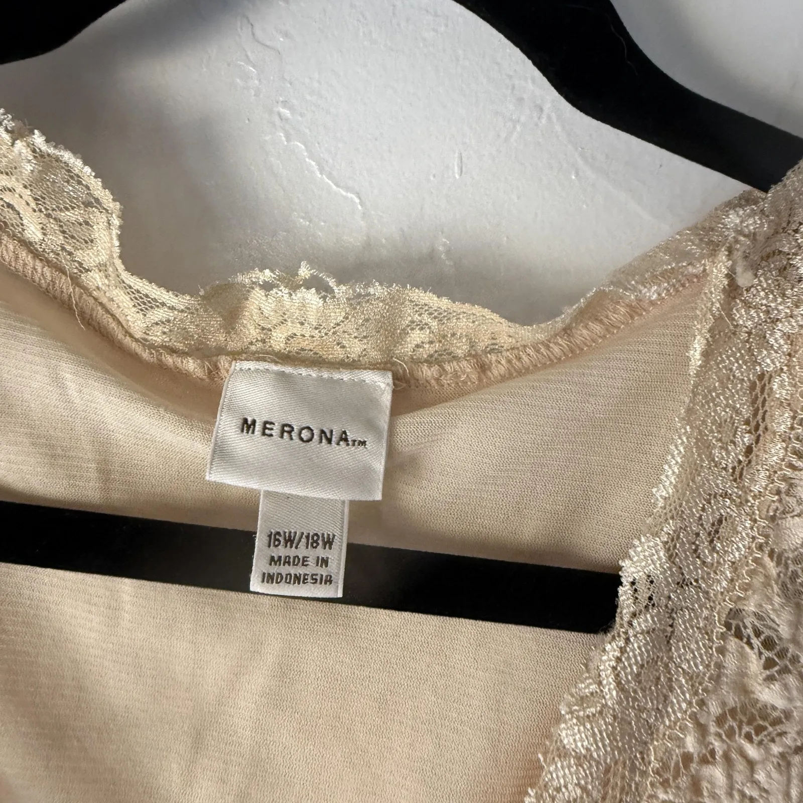 Merona Sleeveless Lace‎ Top Vintage 16W 18W Beige Cream Scalloped V Neck Fairy - Image 6