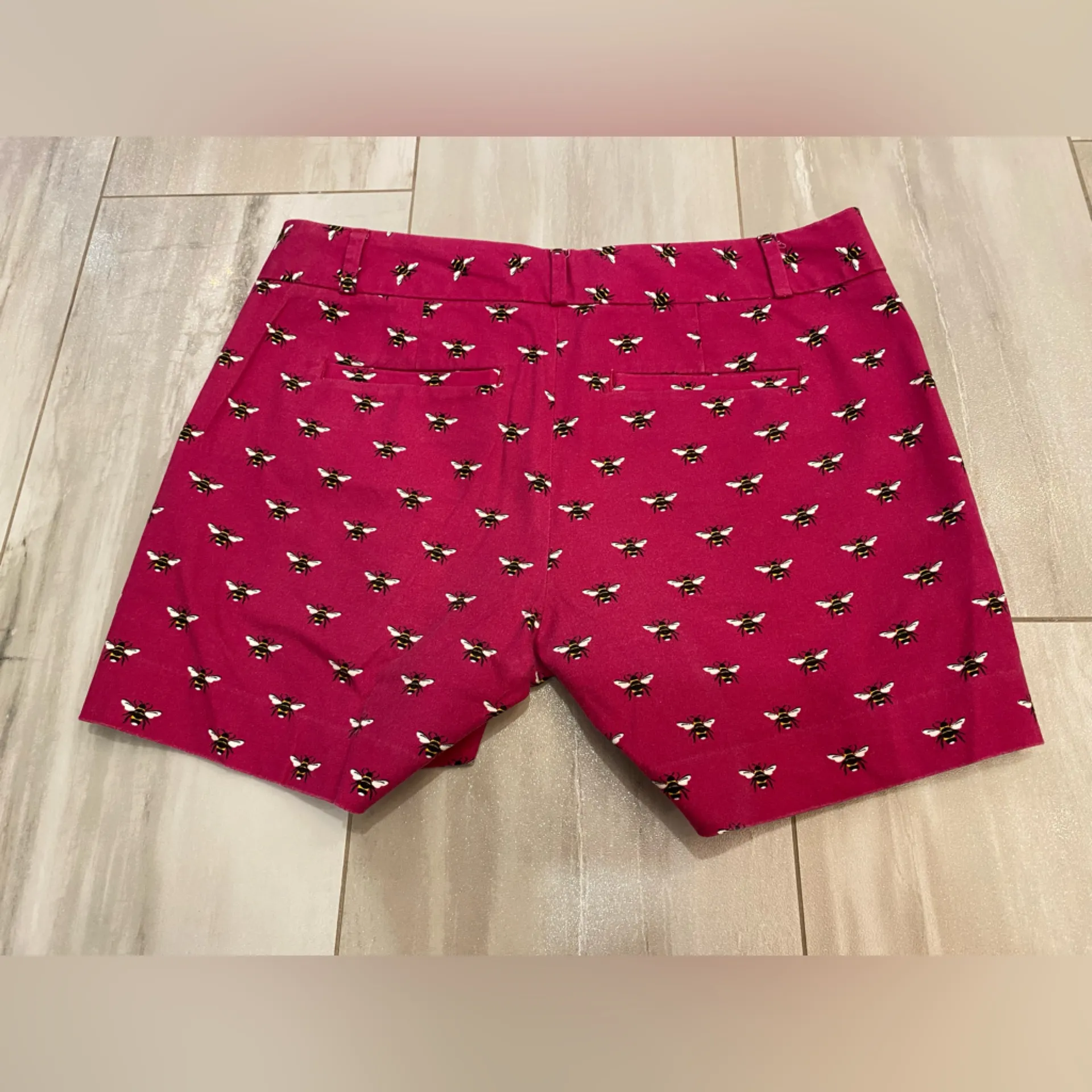 Banana Republic Printed Bee Fuchsia Pink Chino 5” Shorts, women’s size 2 - Image 5