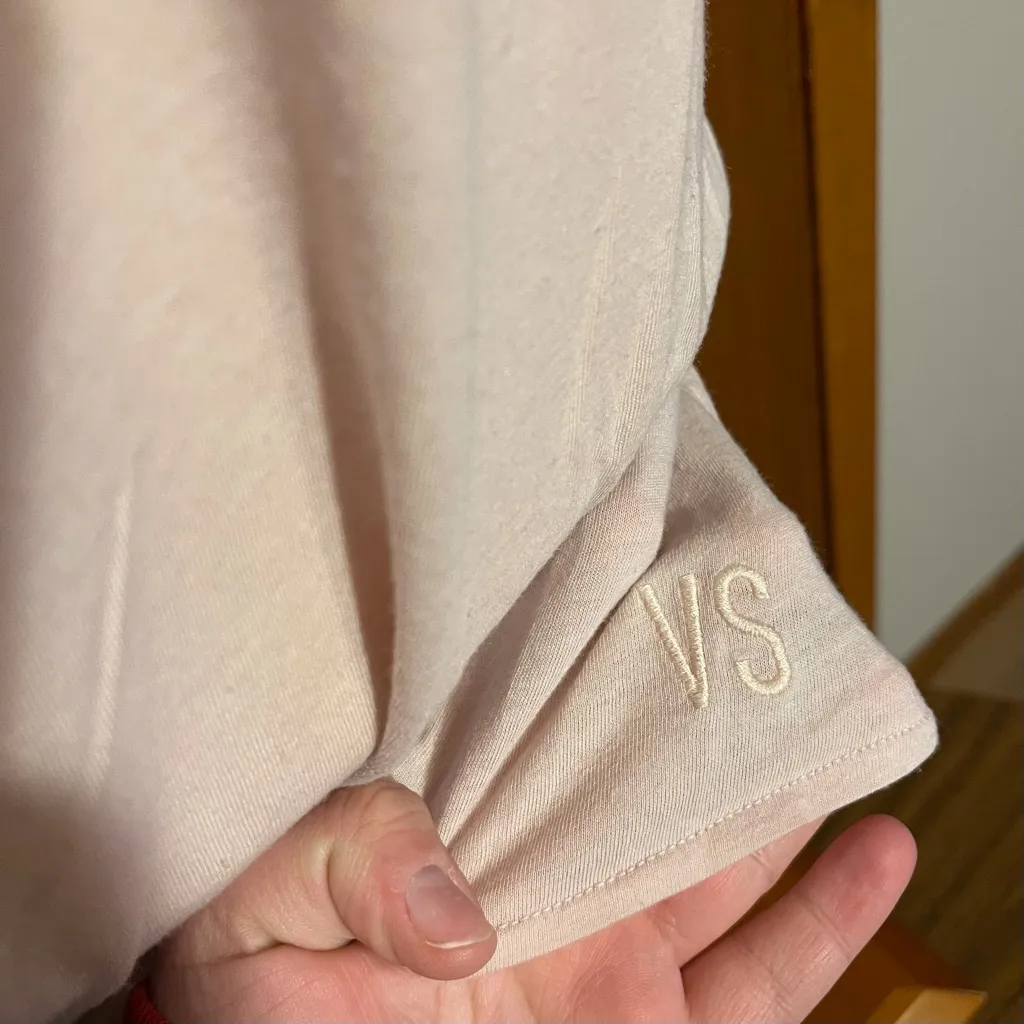 Victoria Secret Woman's Light Pink Classic Lightweight Tank Top Size Medium - Image 5