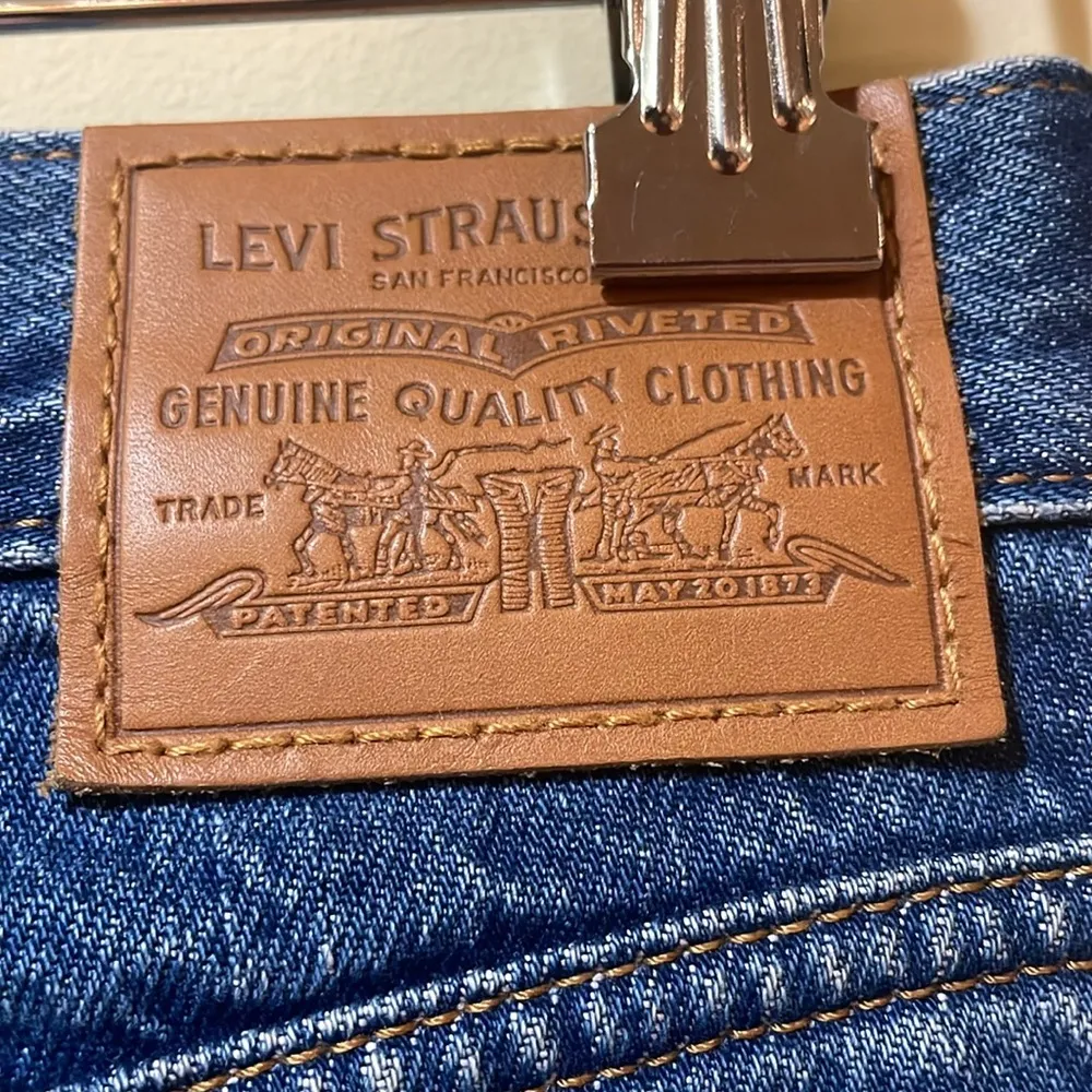 Womens Levi’s Premium Wedgie Button Fly Straight Leg Jeans - Image 5