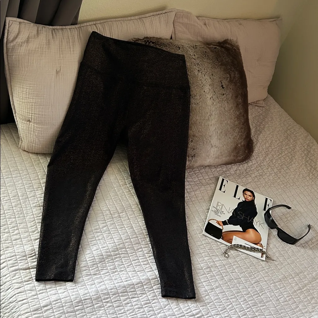 Beyond yoga Softshine High Waisted Midi leggings XL black gold shimmer - Image 2