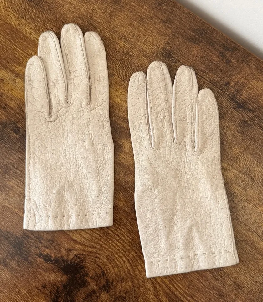 Vintage Women’s Cream Leather Gloves – 7.5” Wrist Length, Size 6.5 - Image 1