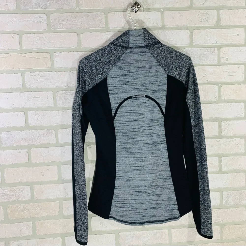 Athleta Running Wild Half Zip Pullover in Heather Gray and Black Size XS - Image 6