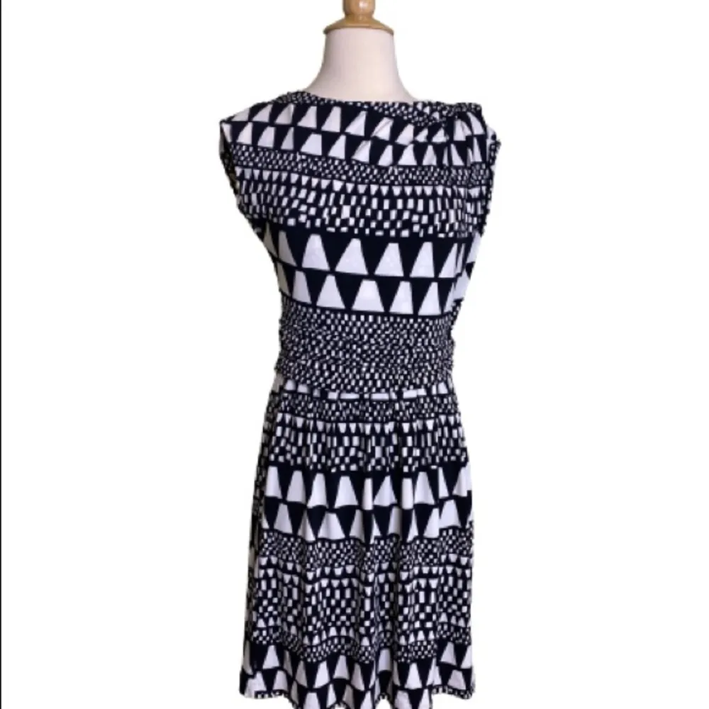 #22 Vince Camuto bold geometric print cap sleeve dress - Image 2