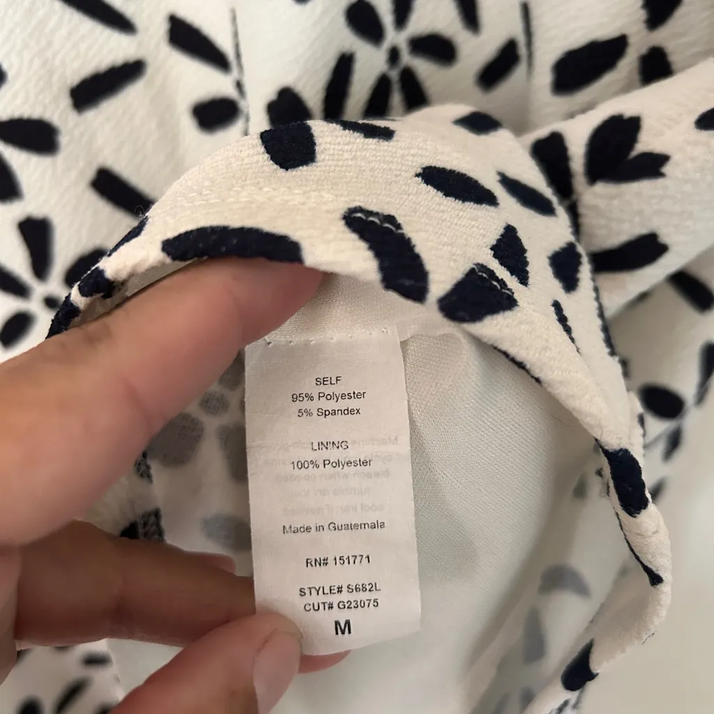 Le Lis Black and White Floral Pencil Skirt - Image 8