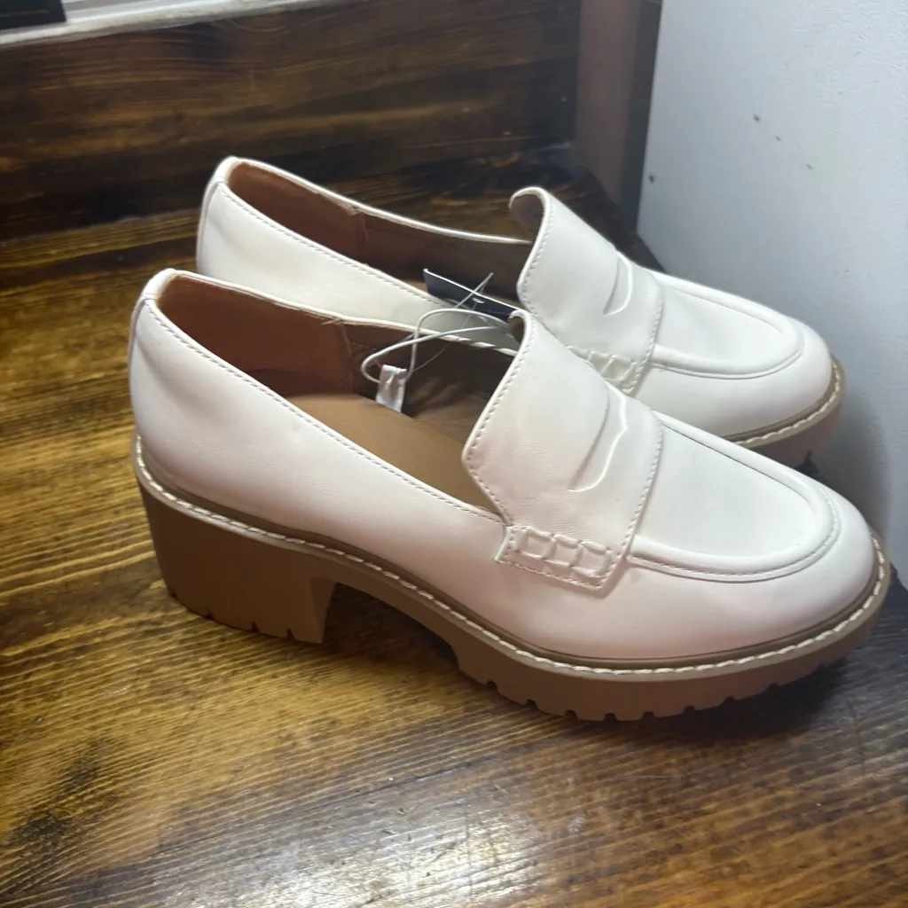 Universal Thread Off White Heeled Loafers Size 7.5 - Image 2