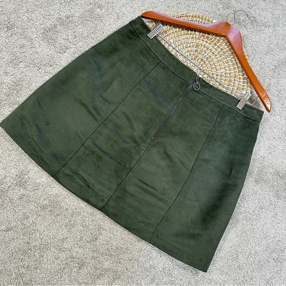 Old Navy Women’s Faux Suede Utility A-Line Mini Skirt in Royal Pine Green 14 - Image 5