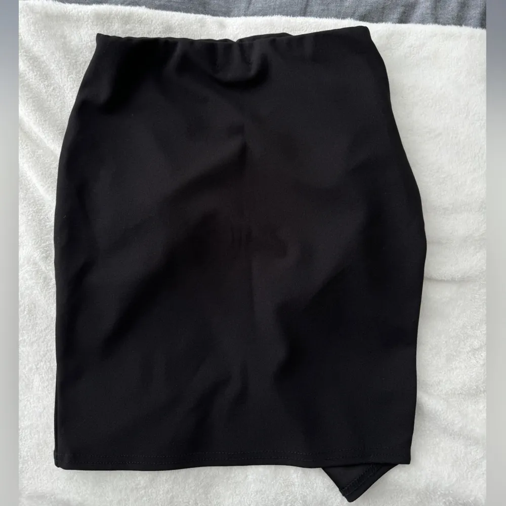 - Black Mini Skirt - Image 3