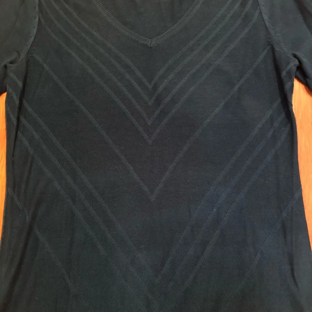 New York & Co Light weight sweater in teal green, size medium - Image 2