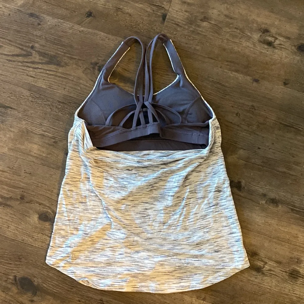 Lululemon Yoga Flow tank with built in bra - Image 4