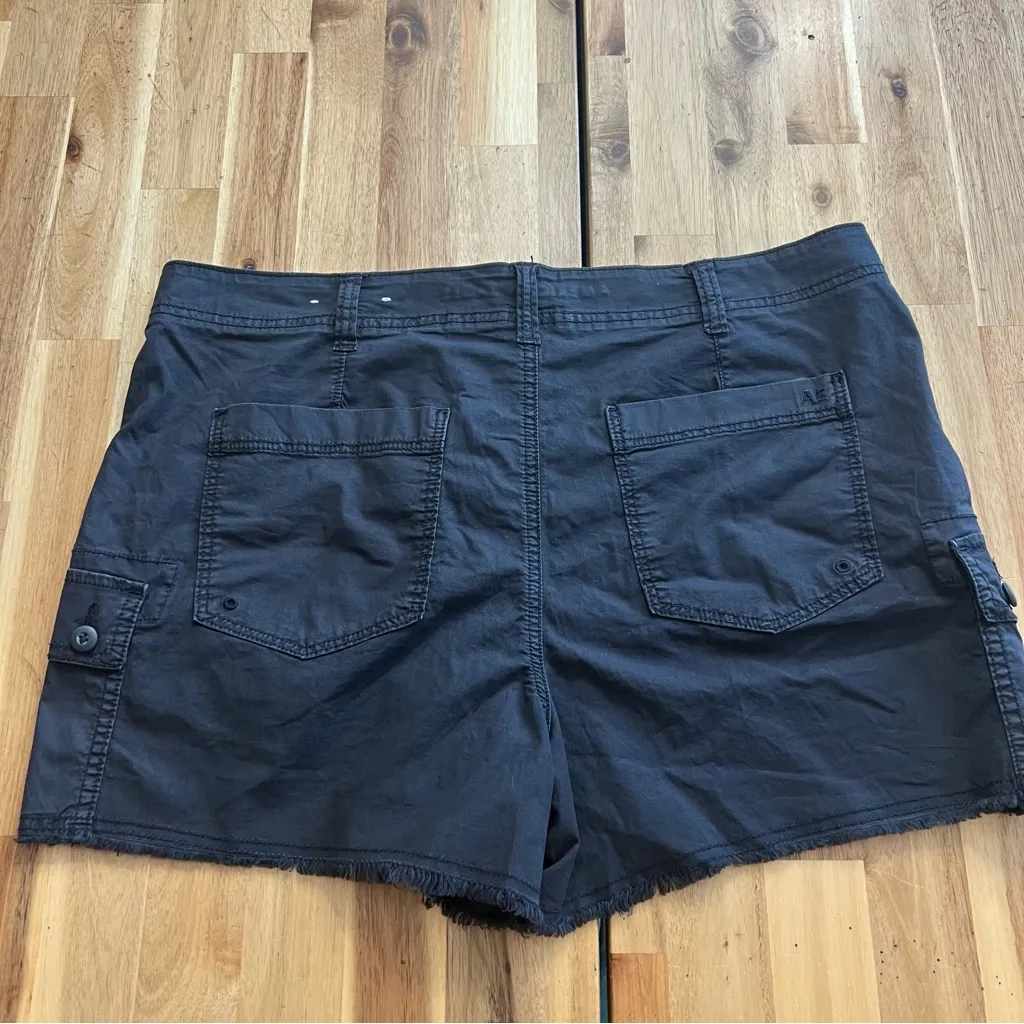 American Eagle Black Cargo Boyfriend Shorts Women’s Size 14 NWT - Image 5