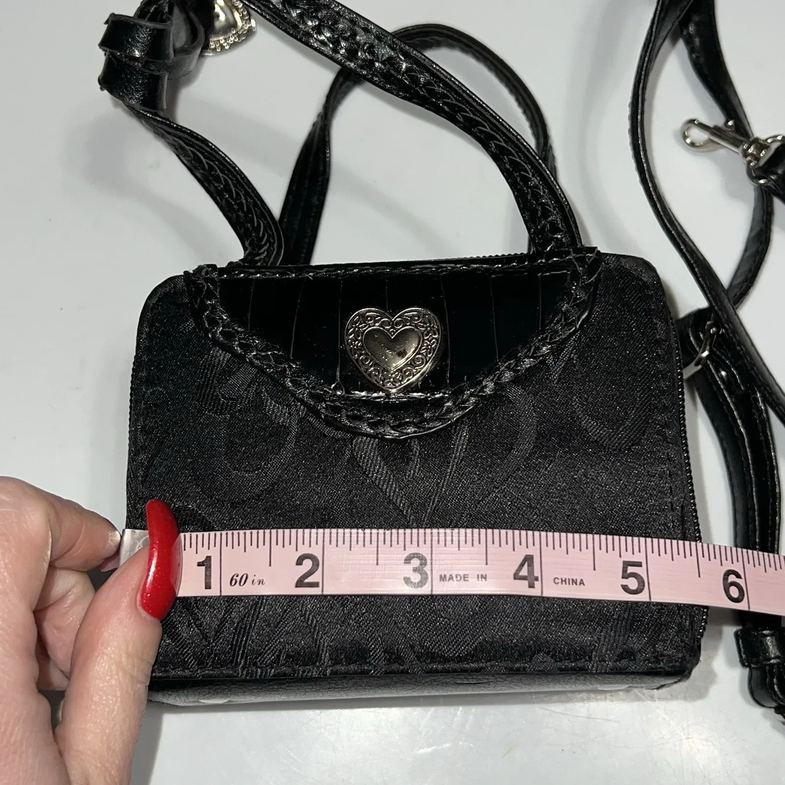 Vtg Black Crocodile Embossed Small Top Handle Bag Heart Accent Crossbody Strap - Image 10