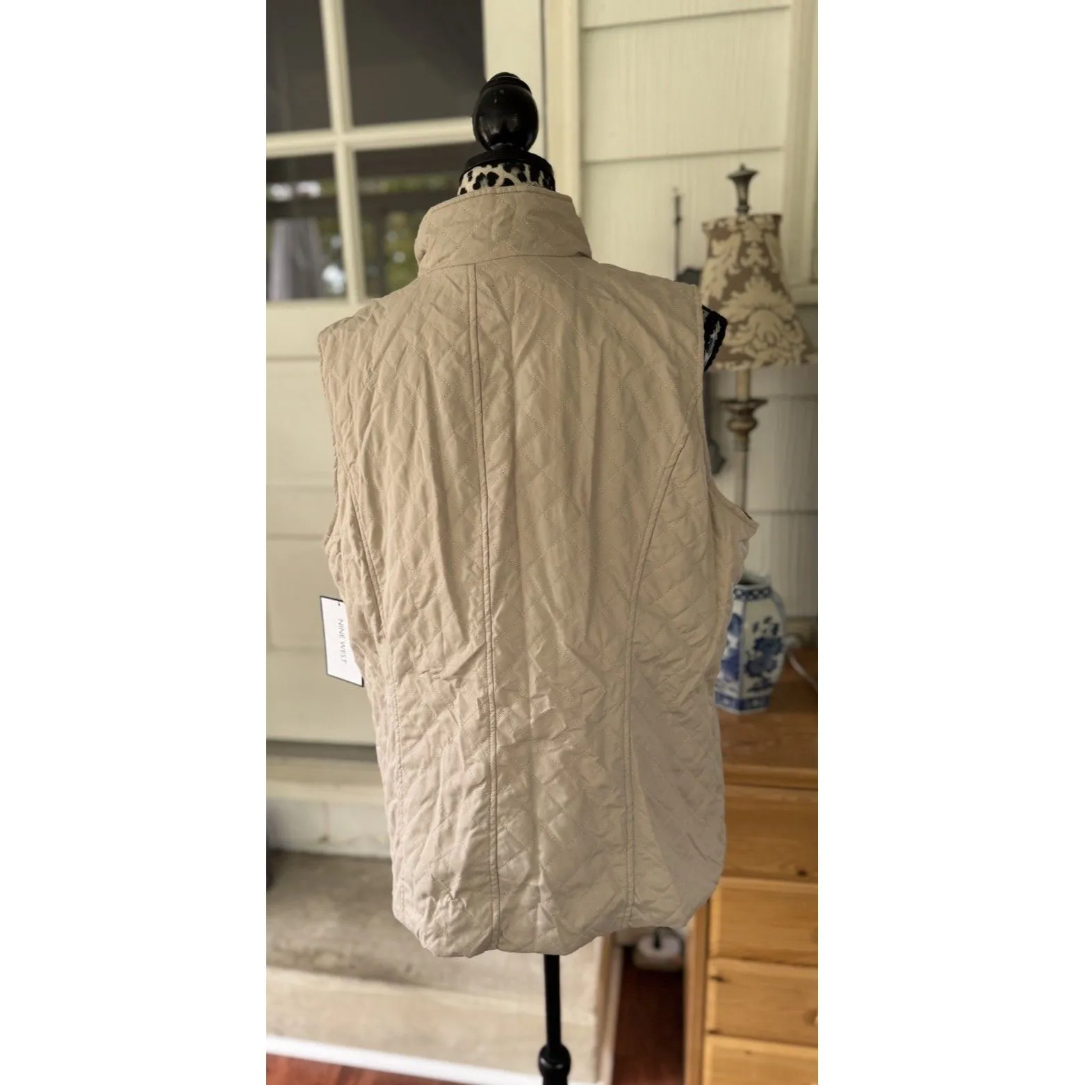 Nine West  Womens Quilted Vest Size Medium White Full Zip Lined Pockets - Image 3