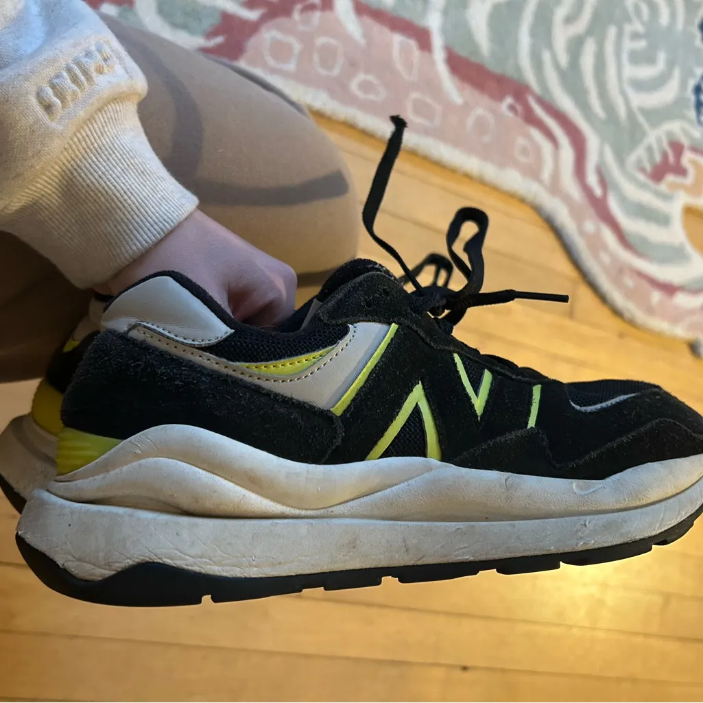 New balance 57/40. Black oyster pink sneakers 9 - Image 4