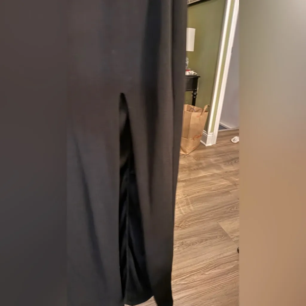 City Triangles Sleek Black Dress - Image 3