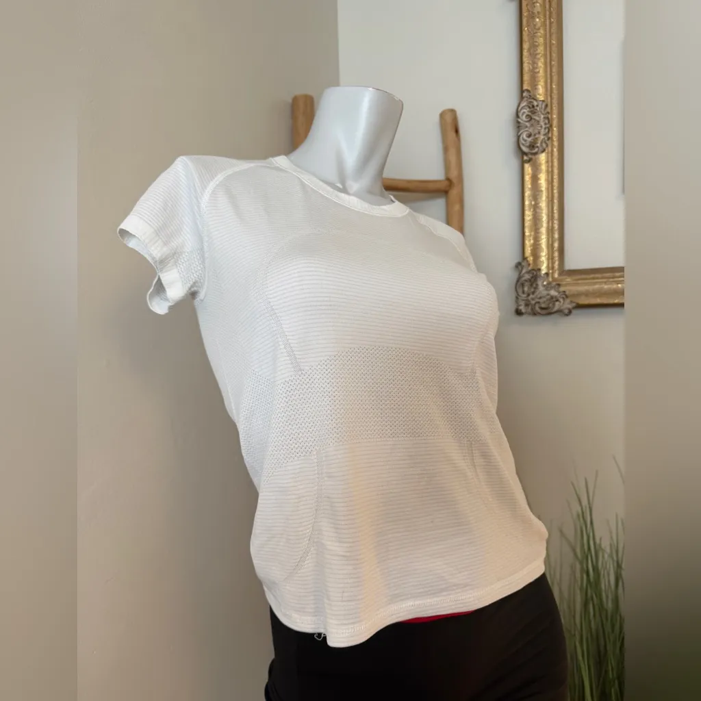 LULULEMON SWIFTLY WHITE RARE RUN BUF SIZE 6 - Image 4