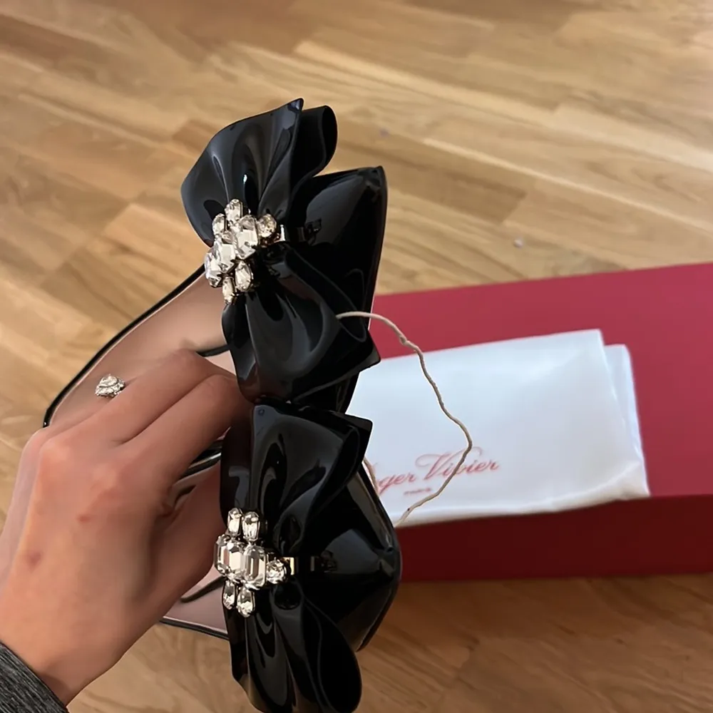 new roger vivier bow jewels patent leather pumps 45 Size 6.5 - Image 3