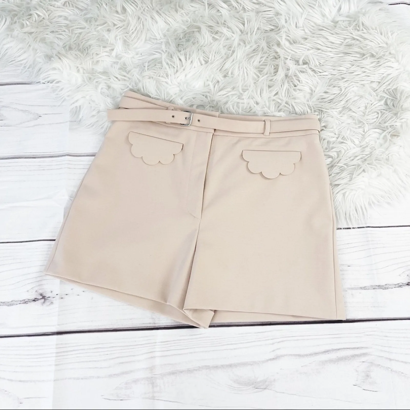 Red Valentino Limited Edition Scallop Detail Cady Tech Crepe‎ Shorts Size 42 IT Tan Size M - Image 5